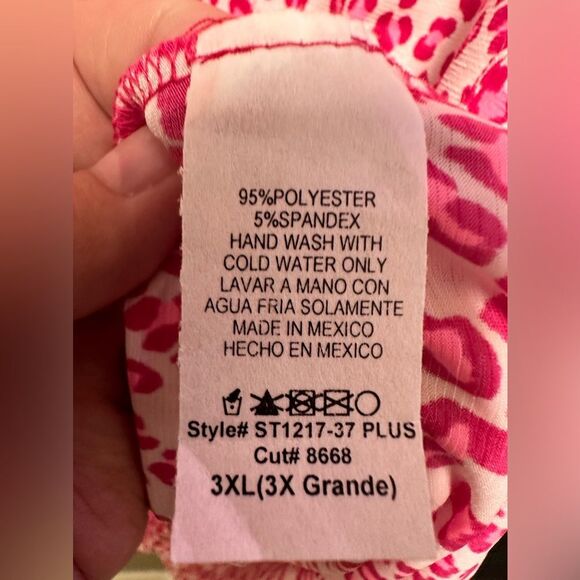 Heimish USA short sleeve vneck ivory/pink animal print top - Picture 5 of 6